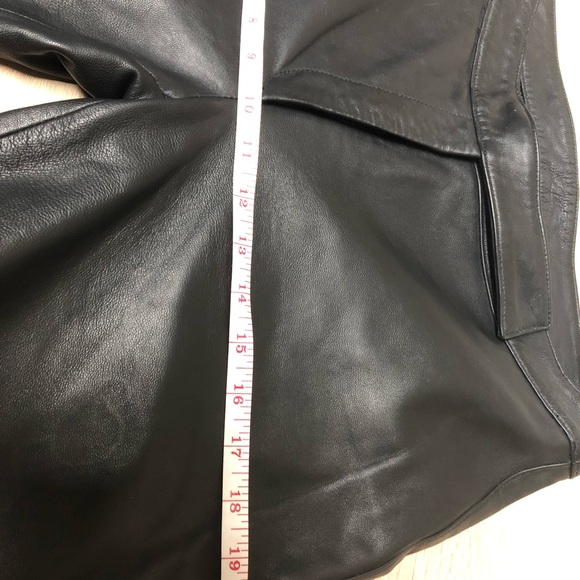 Size 8 HOLT RENFREW black leather pant. - Picture 9 of 13